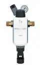 Rückspülfilter in Weiß und Blau mit Druckmanometer und Verbindungsteilen, hergestellt von BWT. Montageanschlüsse an beiden Seiten.
